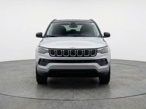 Used 2025 Jeep Compass Limited image 2