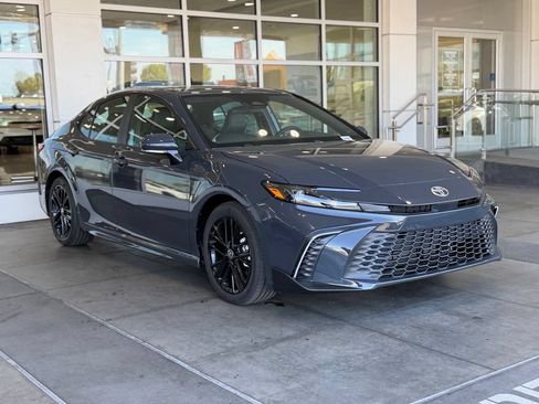 Used 2026 Toyota Camry SE FWD image 8