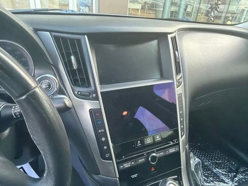 Used 2017 INFINITI Q50 2.0t w/ Moonroof Package RWD image 4