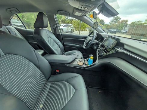 Used 2024 Toyota Camry SE image 10