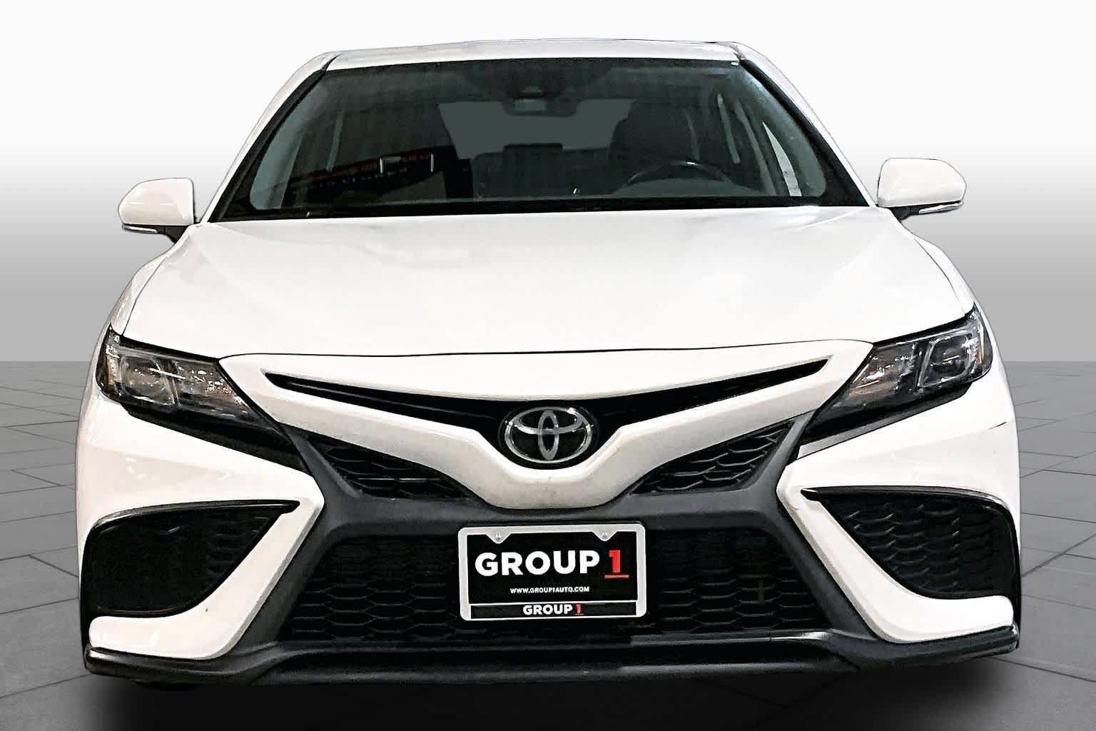 Used 2023 Toyota Camry SE FWD image 4