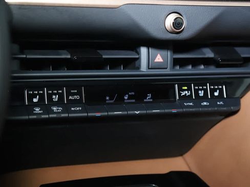 Certified 2025 Toyota Crown Signia AWD/4WD image 27