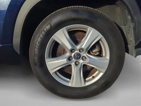 Used 2022 Toyota Highlander L FWD image 7