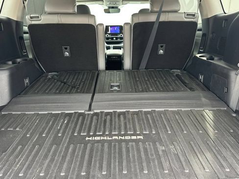 Used 2023 Toyota Highlander XLE AWD/4WD image 17