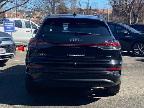 Used 2024 Audi Q4 e-tron Premium w/ Convenience Package image 3