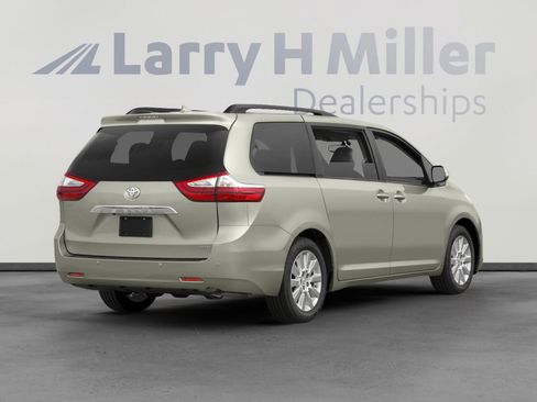 Used 2016 Toyota Sienna XLE FWD image 2