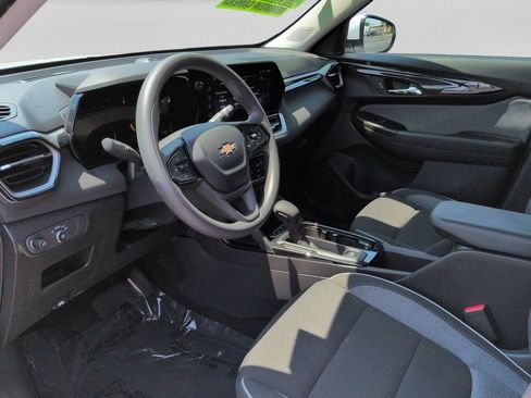 Used 2025 Chevrolet TrailBlazer LT w/ Driver Confidence Package FWD image 14