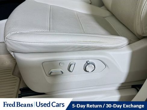 Used 2022 Cadillac Escalade Premium Luxury Platinum AWD/4WD image 26