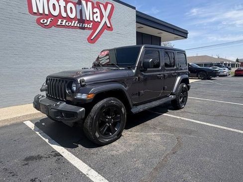Used 2020 Jeep Wrangler Unlimited Sahara AWD/4WD image 2