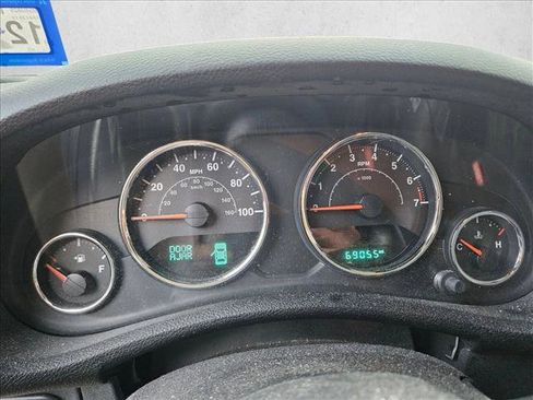 Used 2017 Jeep Wrangler Unlimited Rubicon w/ Connectivity Group image 15