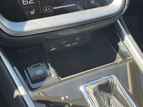 Used 2020 Subaru Outback Limited AWD/4WD image 16