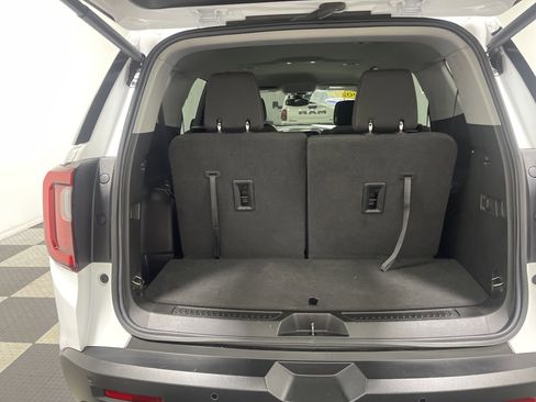 Used 2023 GMC Acadia AT4 image 18