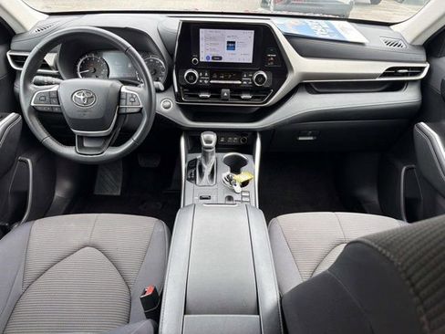 Certified 2025 Toyota Highlander LE FWD image 22