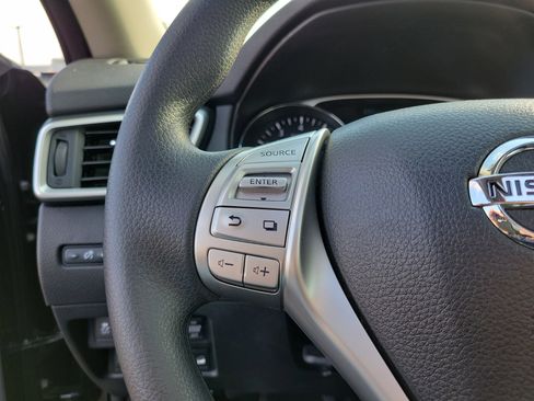 Used 2016 Nissan Rogue SV w/ SV Premium Package image 23