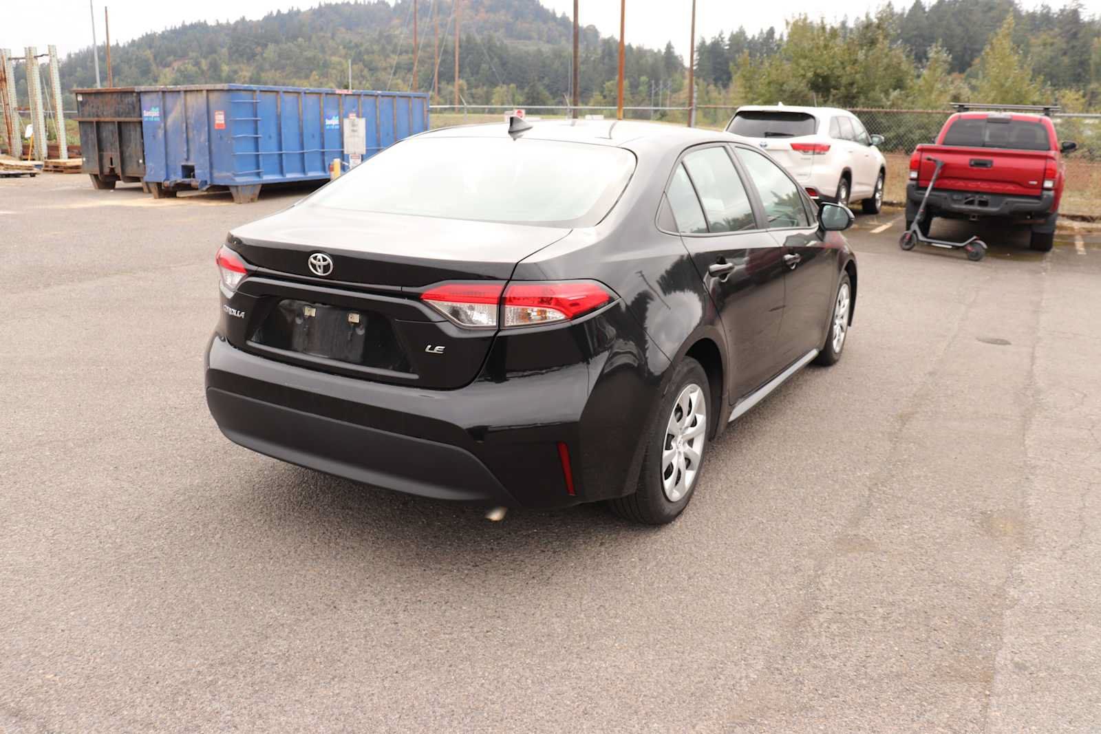 Used 2024 Toyota Corolla LE FWD image 5