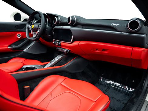 Used 2019 Ferrari Portofino RWD image 57