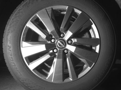 Used 2025 Nissan Pathfinder SV image 13