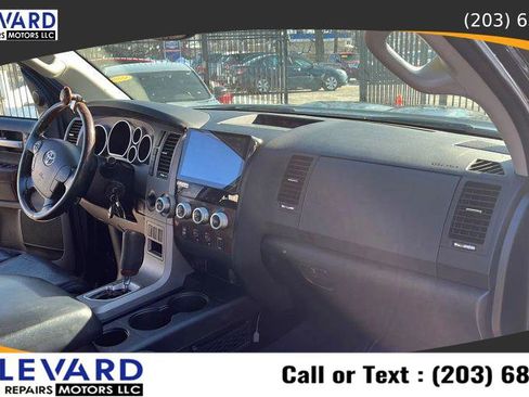 Used 2011 Toyota Tundra Limited w/ Platinum Pkg image 13