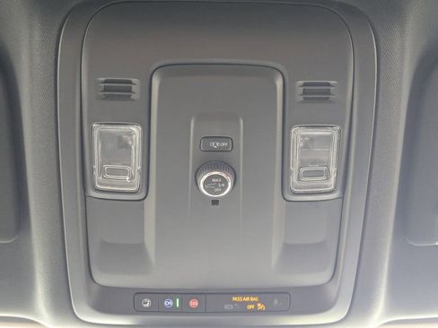 Certified 2025 Chevrolet Suburban Z71 AWD/4WD image 26