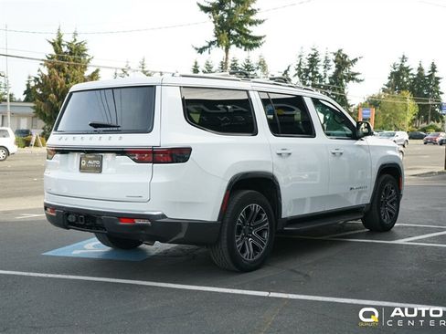 Used 2022 Jeep Wagoneer Series III w/ Convenience Group I AWD/4WD image 4
