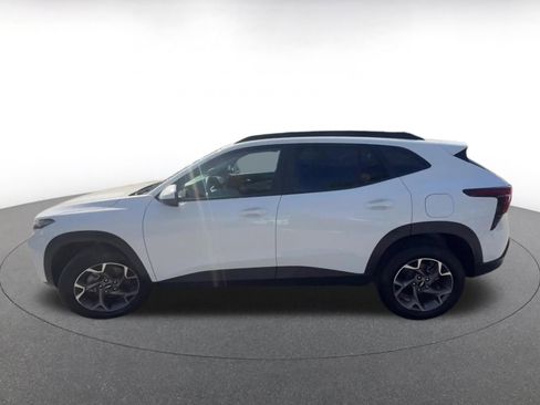 Used 2025 Chevrolet Trax LT image 8