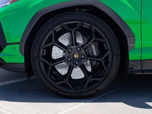 Used 2023 Lamborghini Urus Performante AWD/4WD image 12