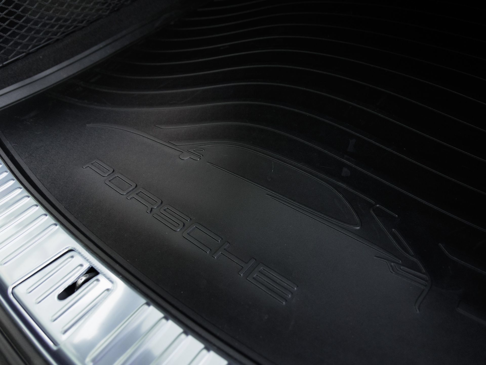 Certified 2025 Porsche Cayenne AWD/4WD image 27