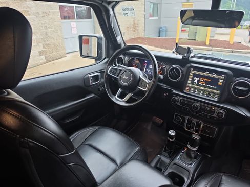 Used 2020 Jeep Wrangler Unlimited Sahara AWD/4WD image 23