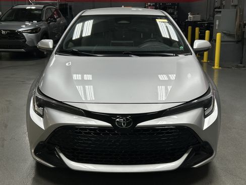 Used 2023 Toyota Corolla SE FWD image 3