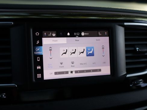 Used 2023 Chrysler Voyager LX FWD image 12