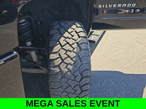 Used 2018 Chevrolet Silverado 1500 LT w/ All Star Edition AWD/4WD image 33