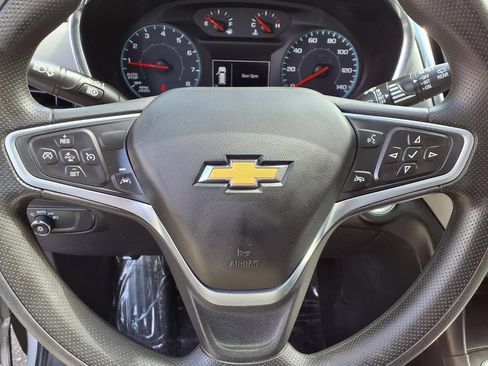 Used 2022 Chevrolet Equinox LS FWD image 9