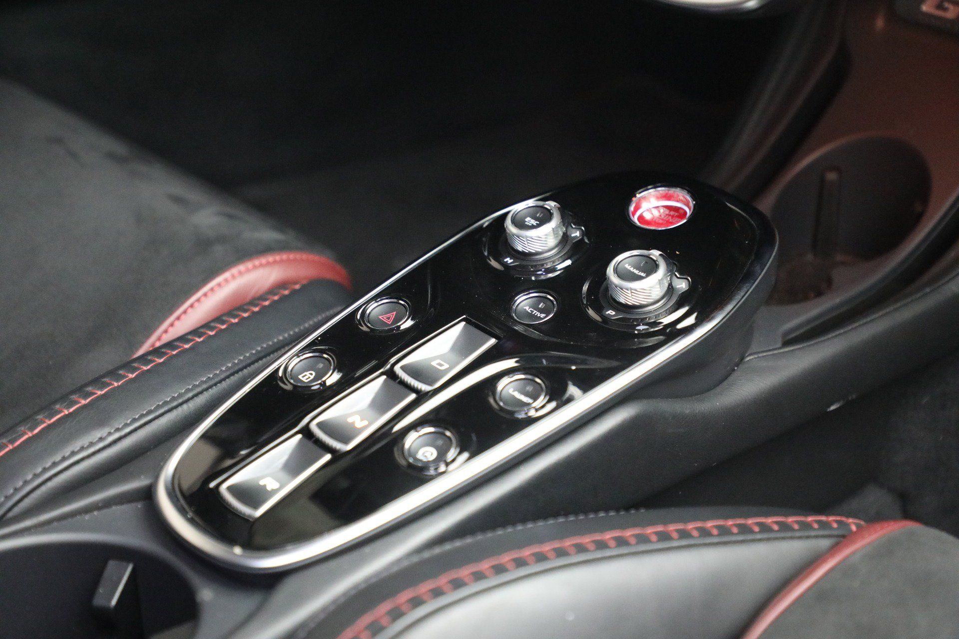 Used 2023 McLaren GT RWD image 28