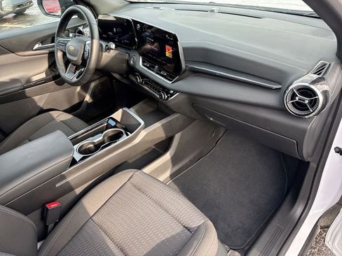 Used 2025 Chevrolet Equinox LT image 29