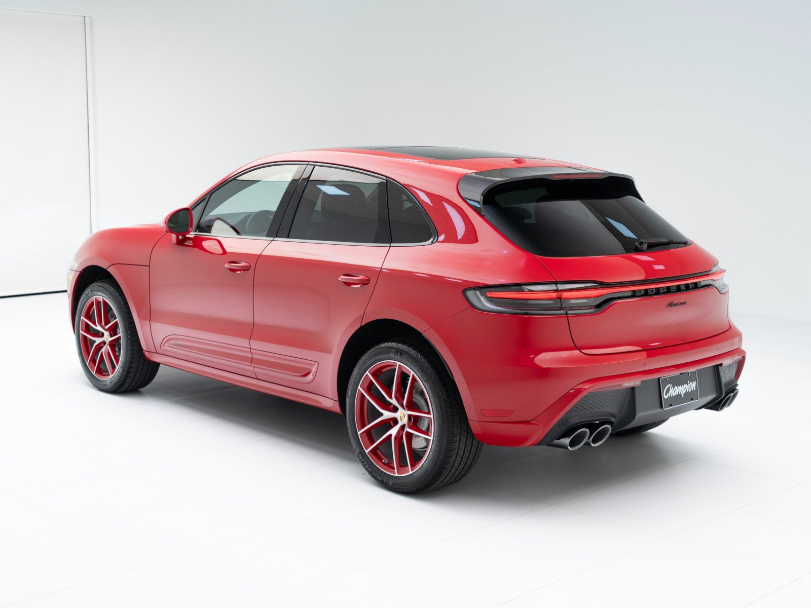 Certified 2026 Porsche Macan AWD/4WD image 3