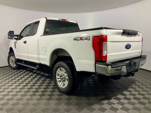 Used 2017 Ford F250 XL w/ STX Appearance Package AWD/4WD image 9