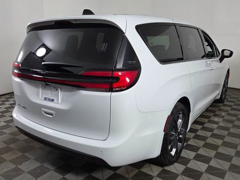 New 2026 Chrysler Pacifica Select image 7