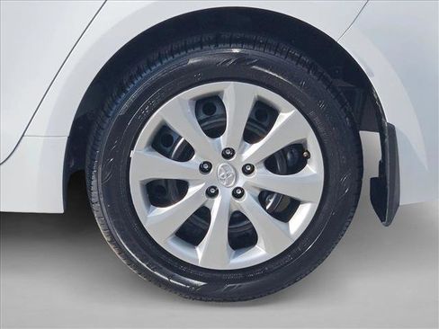 Used 2025 Toyota Corolla LE image 22