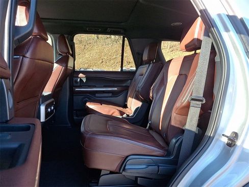 Used 2024 Ford Expedition Limited image 10