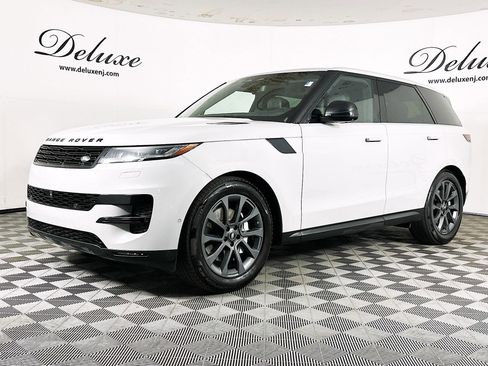 Used 2025 Land Rover Range Rover Sport SE AWD/4WD image 3