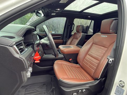 Used 2023 GMC Yukon Denali Ultimate w/ LPO, Floor Liner Package AWD/4WD image 2