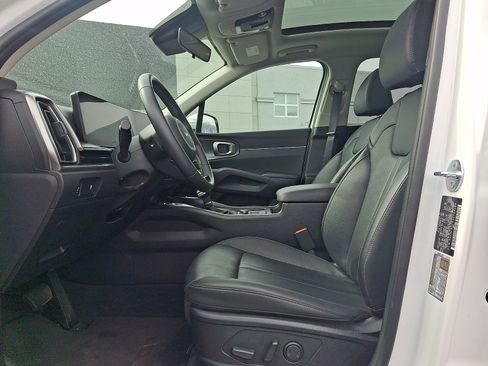 Certified 2025 Kia Sorento S w/ Panoramic Sunroof Package image 13