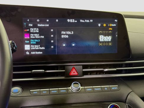 Used 2024 Hyundai Elantra SEL w/ Convenience Package image 17