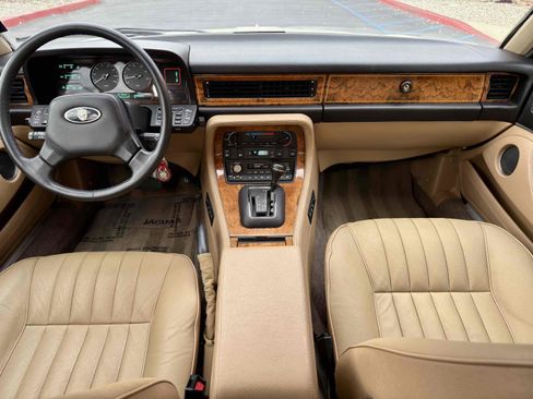 Used 1988 Jaguar XJ6 image 46