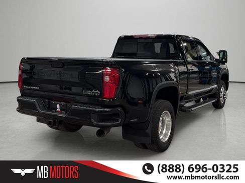 Used 2024 Chevrolet Silverado 3500 High Country w/ High Country Premium Package AWD/4WD image 4