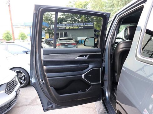 Used 2024 Jeep Wagoneer Series II AWD/4WD image 32