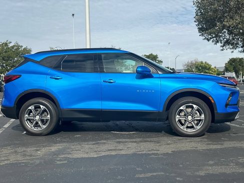 Used 2024 Chevrolet Blazer LT w/ Convenience Package FWD image 3