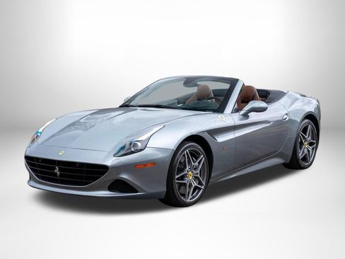 Used 2017 Ferrari California T RWD image 6
