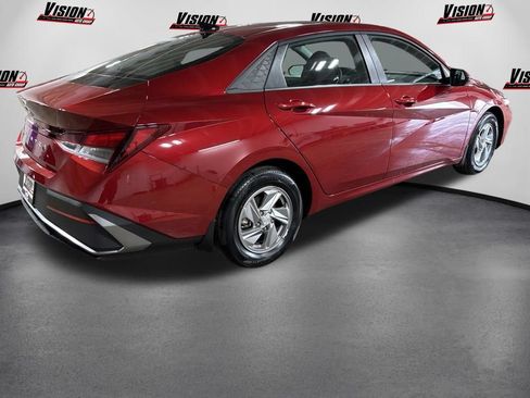 Certified 2025 Hyundai Elantra SE FWD image 5
