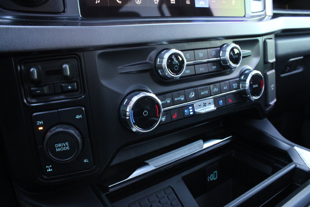 Used 2024 Ford F350 Platinum AWD/4WD image 18